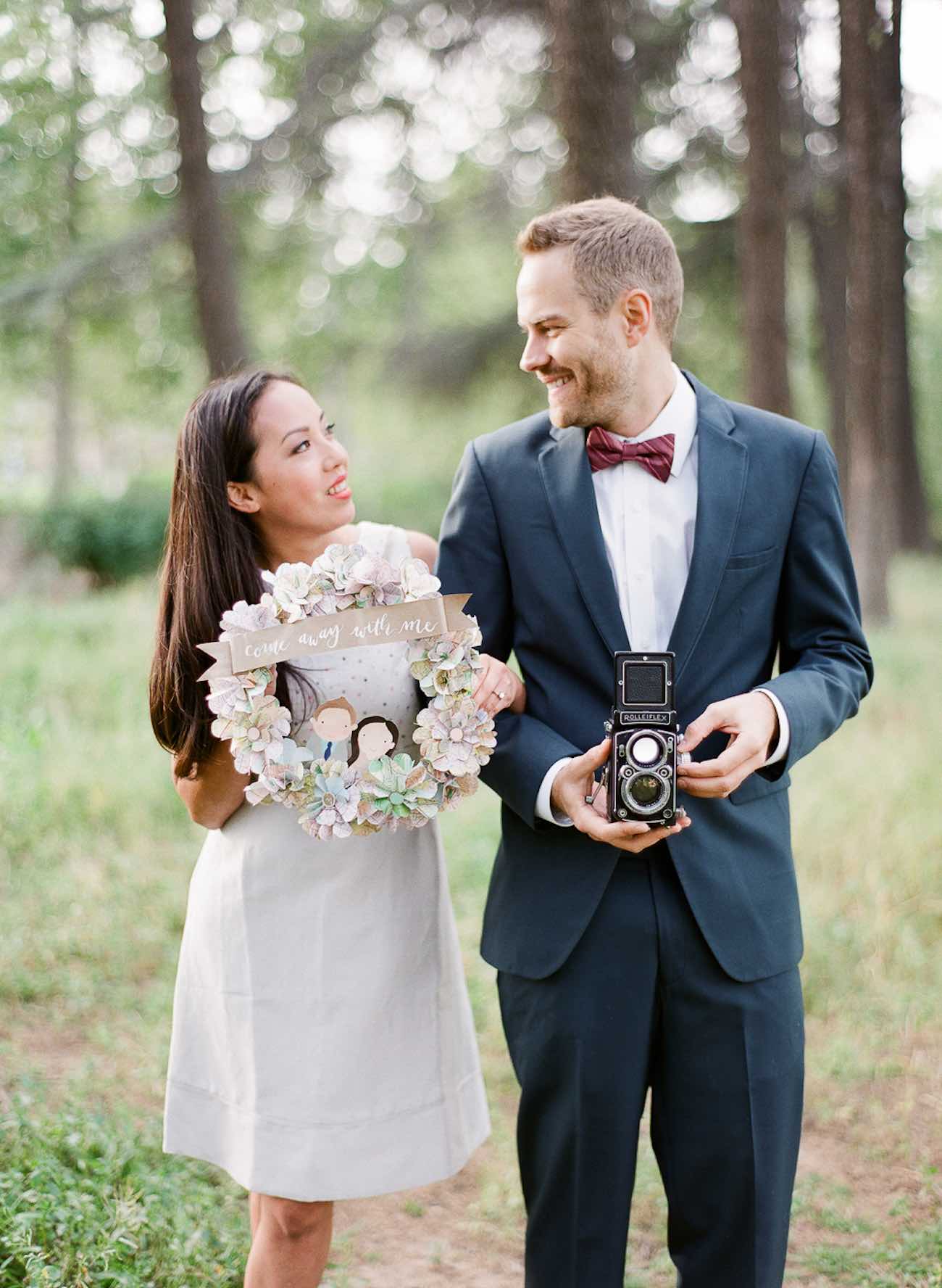 The cutest Travel Themed Engagement Photo Ideas by Bowtie and Bloom