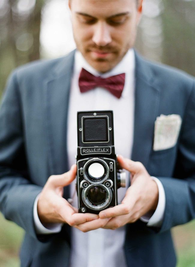 The cutest Travel Themed Engagement Photo Ideas by Bowtie and Bloom