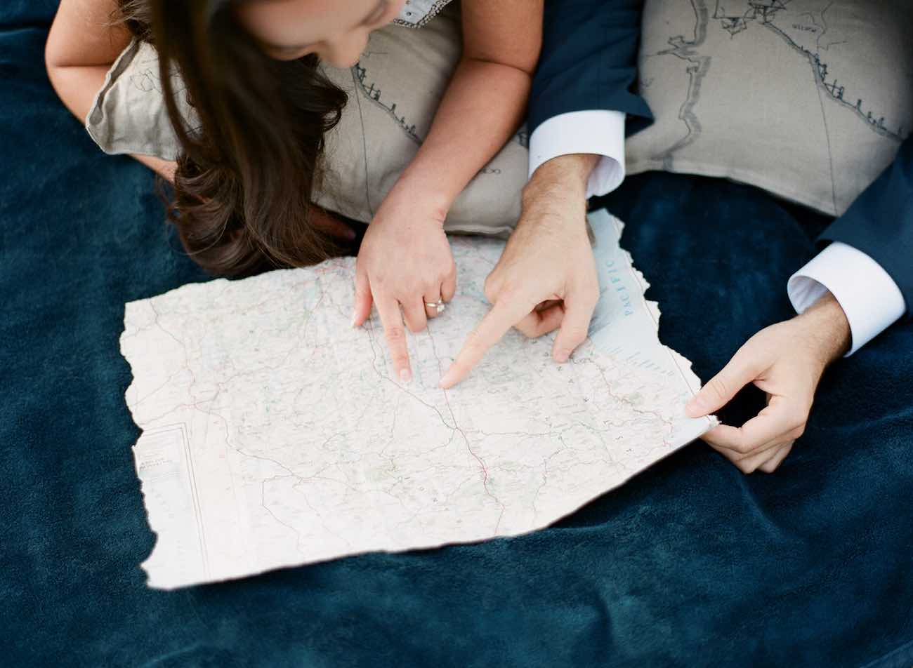 The cutest Travel Themed Engagement Photo Ideas by Bowtie and Bloom