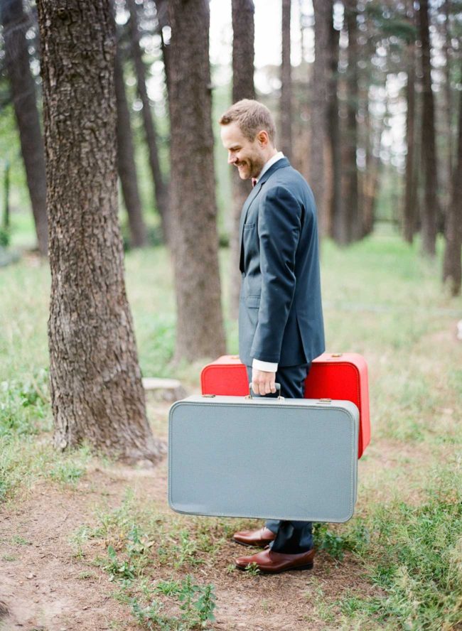 TThe cutest Travel Themed Engagement Photo Ideas by Bowtie and Bloom