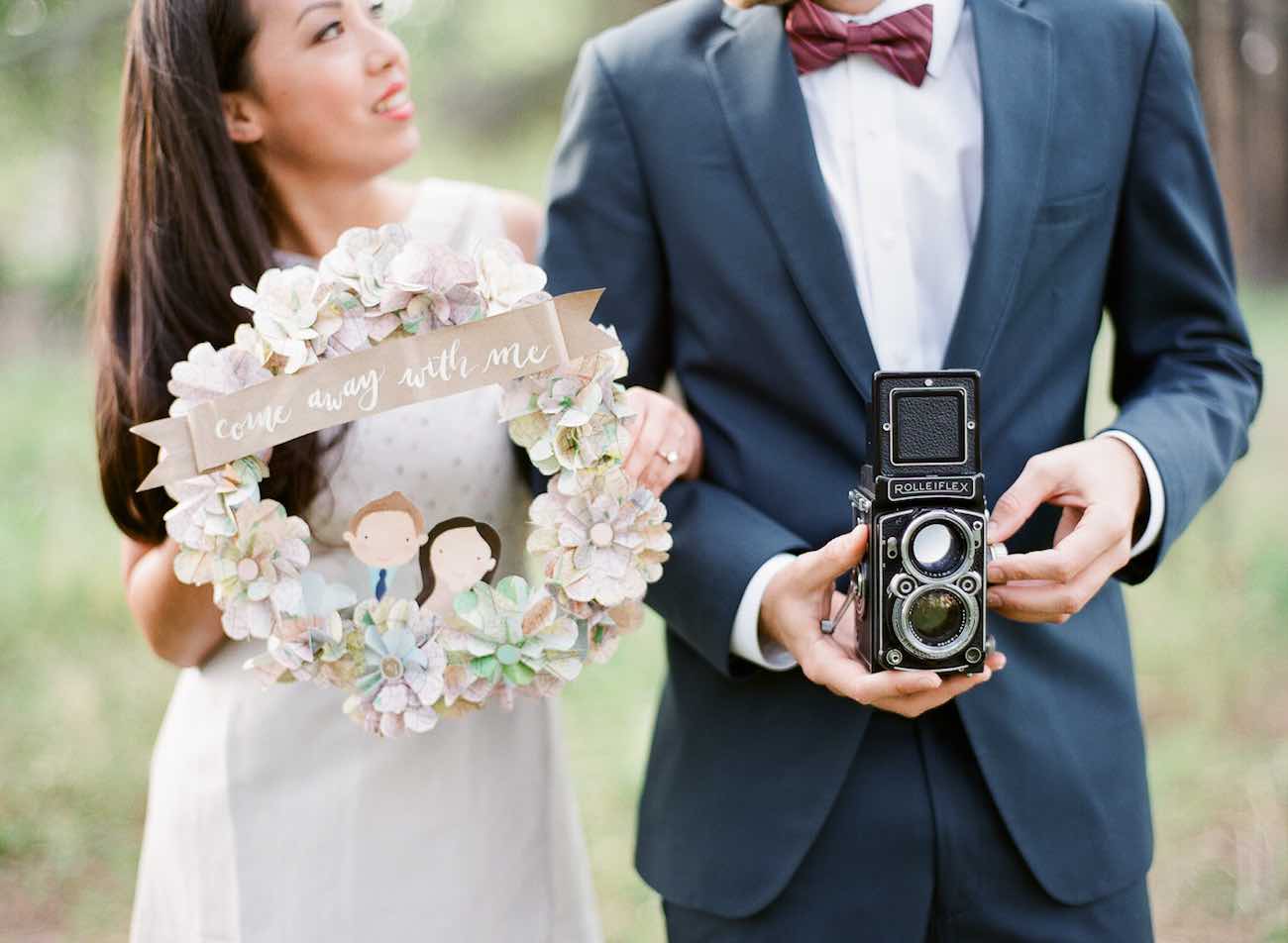 The cutest Travel Themed Engagement Photo Ideas by Bowtie and Bloom