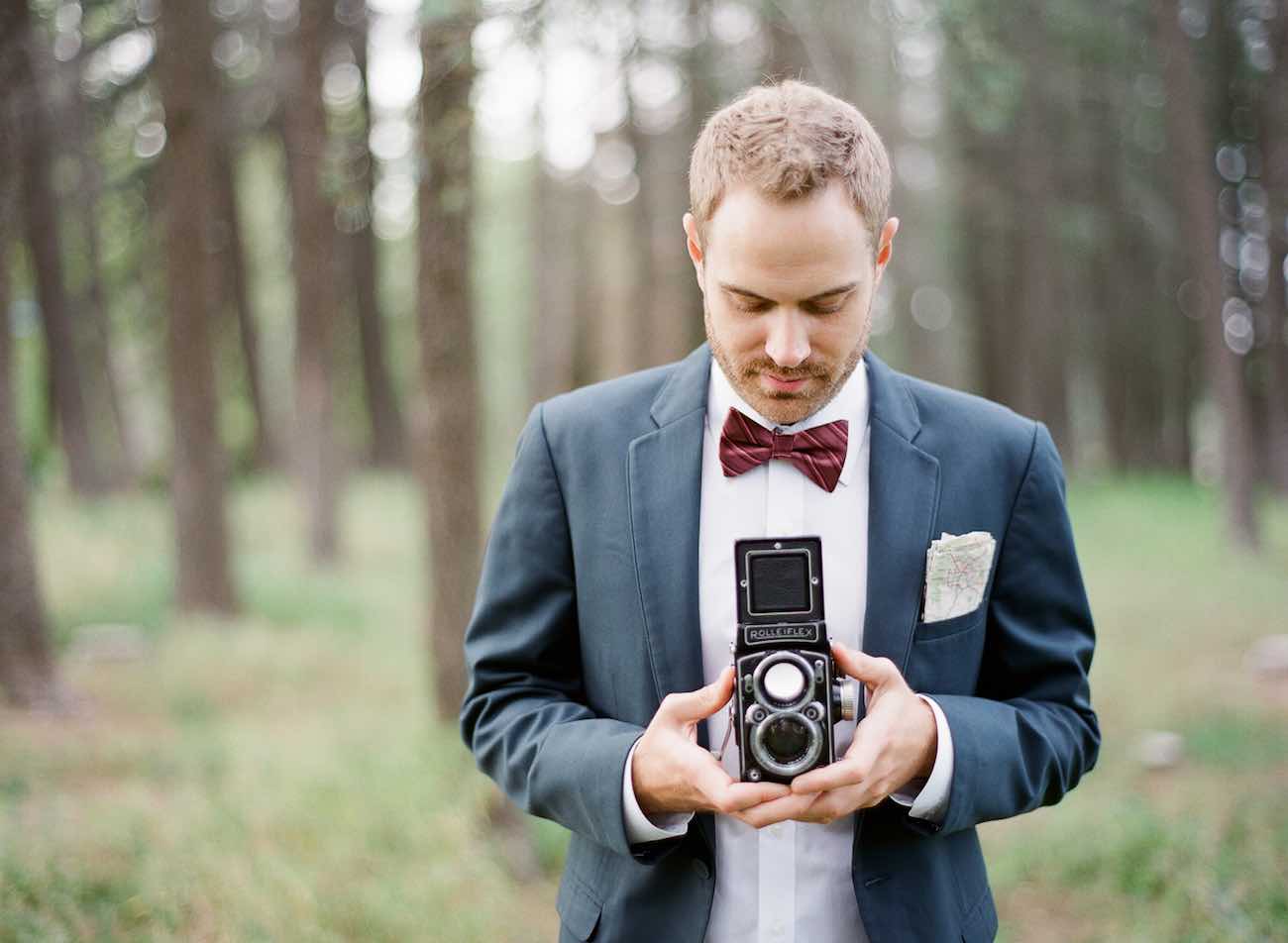 The cutest Travel Themed Engagement Photo Ideas by Bowtie and Bloom