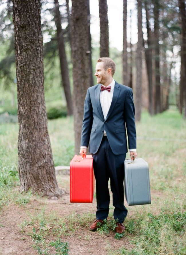 The cutest Travel Themed Engagement Photo Ideas by Bowtie and Bloom