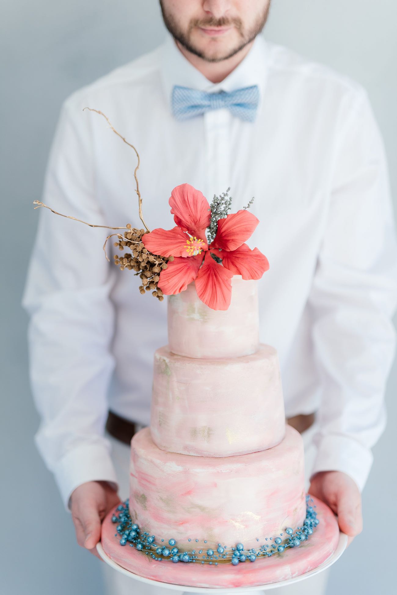 Tropical wedding cake. Click for the most absolutely gorgeous Tropical Wedding ideas ever!