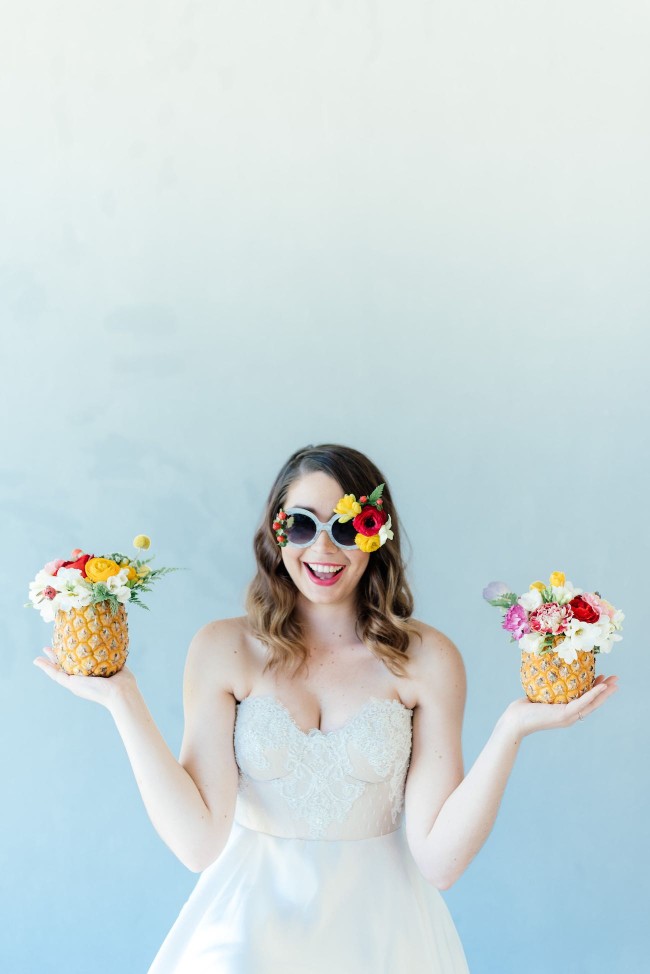 Pretty, tropical pineapples! Click for the most absolutely gorgeous Tropical Wedding ideas ever!