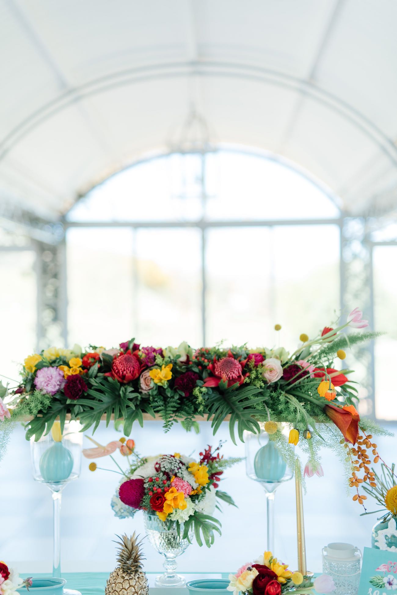 Gorgeous tropical flowers and wedding centerpiece. Click for the most absolutely gorgeous Tropical Wedding ideas ever!