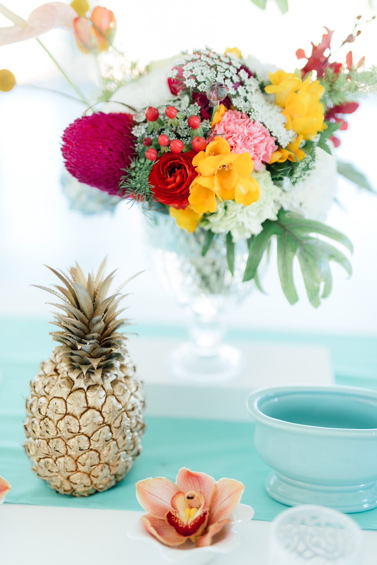 Pineapple tropical wedding decor. Click for the most absolutely gorgeous Tropical Wedding ideas ever!