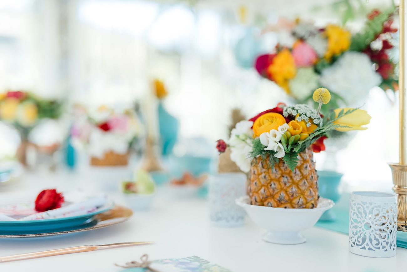 Bright tropical wedding decor from pineapples. Click for the most absolutely gorgeous Tropical Wedding ideas ever!